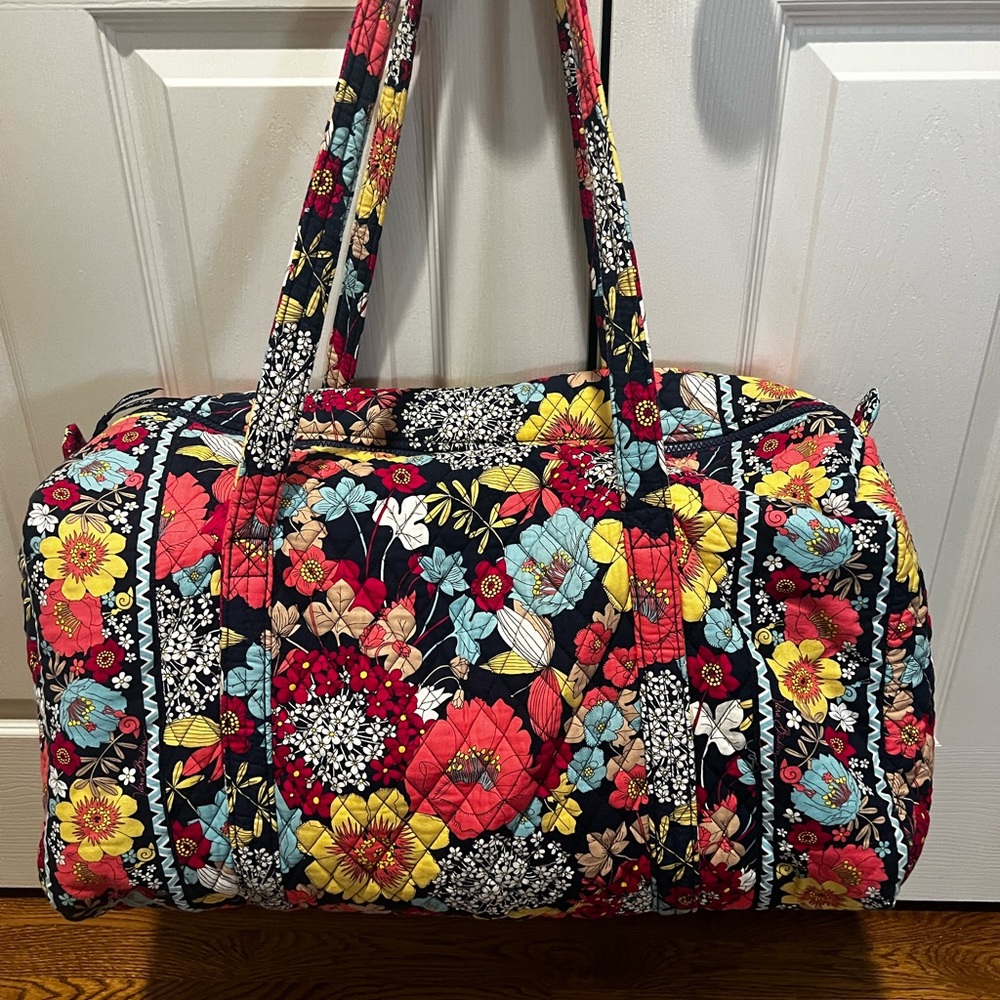 Vera Bradley Large Duffel in Happy Snails